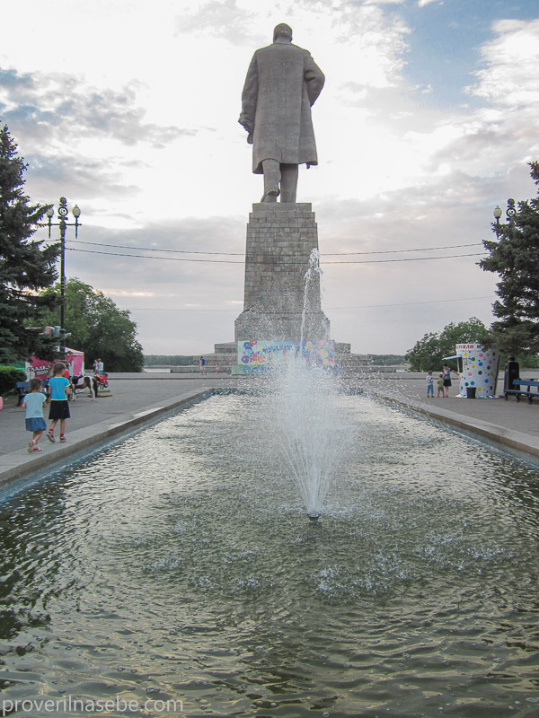 Памятник Ленину на берегу Волги. Фото Волгограда