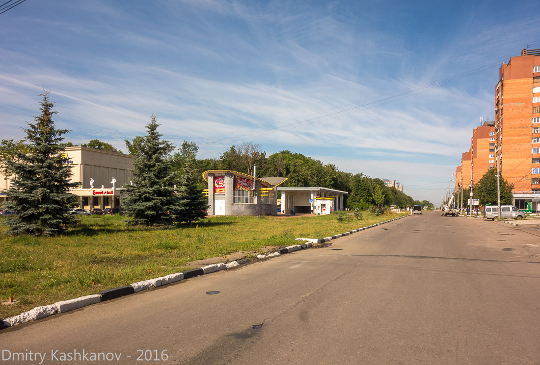 Проспект Молодежный до реконструкции. Вид с площади Киселева. Фото