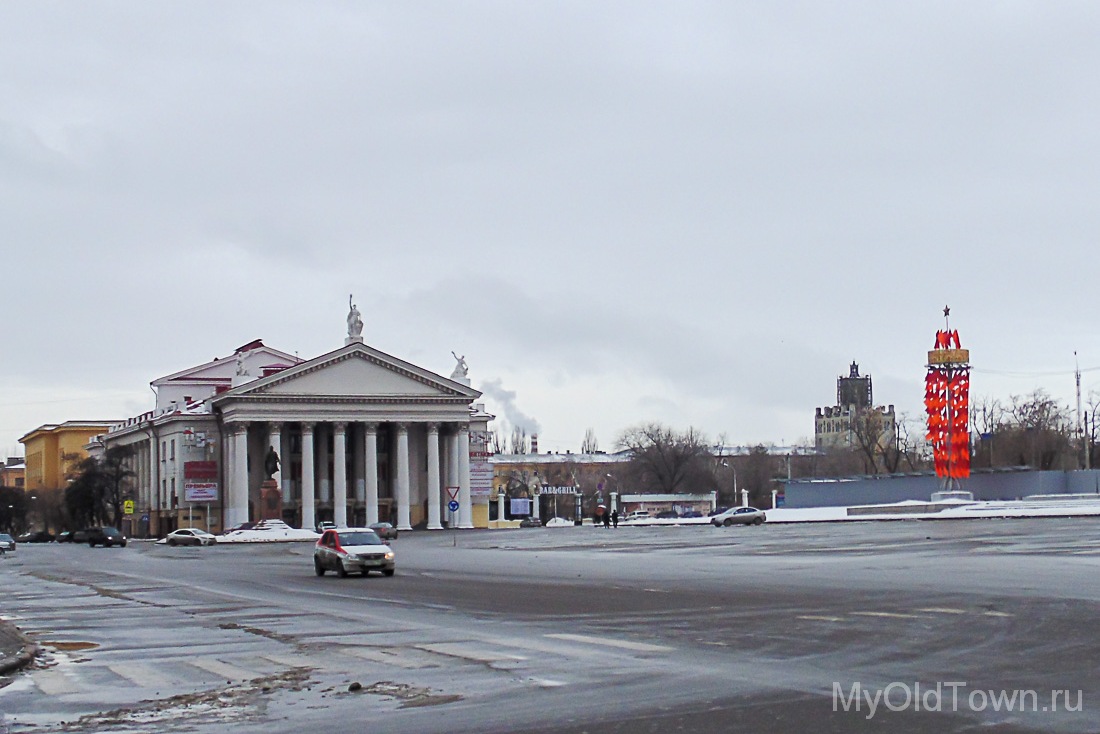 Площадь Павших Борцов. Здание НЭТ. Февраль 2017 года 