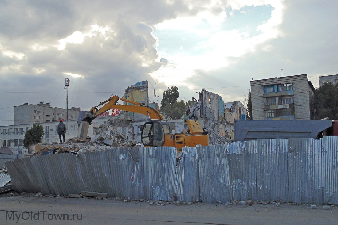 Волгоград, проспект Университетский. Демонтаж взорвавшегося подъезда. Фото