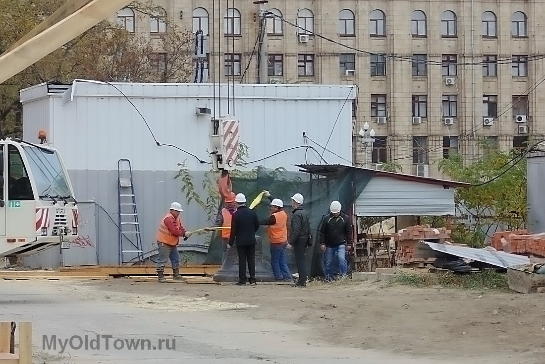 Собор Александра Невского в Волгограде.  Поднятие колоколов. Ноябрь 2018 года