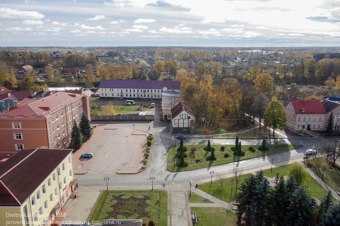 Правдинск. Фото центральной площади с обзорной площадки церкви Святого Георгия