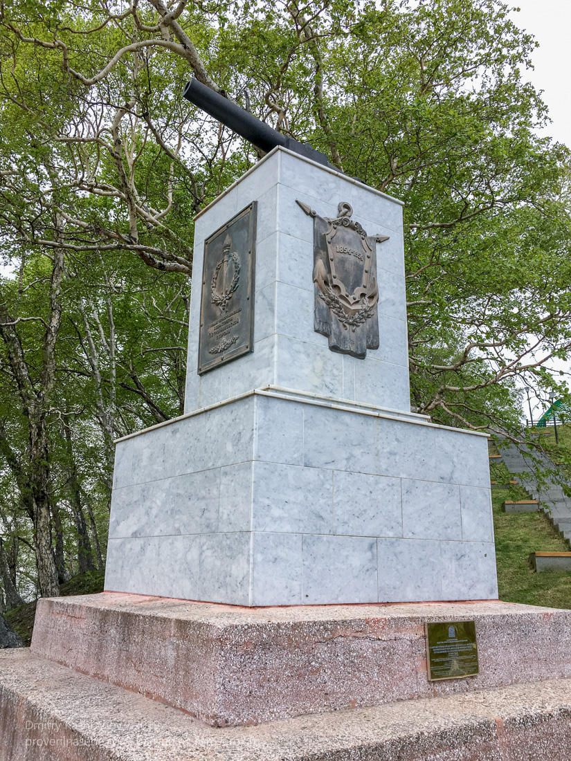 Памятник героям III батареи лейтенанта А.П.Максутова