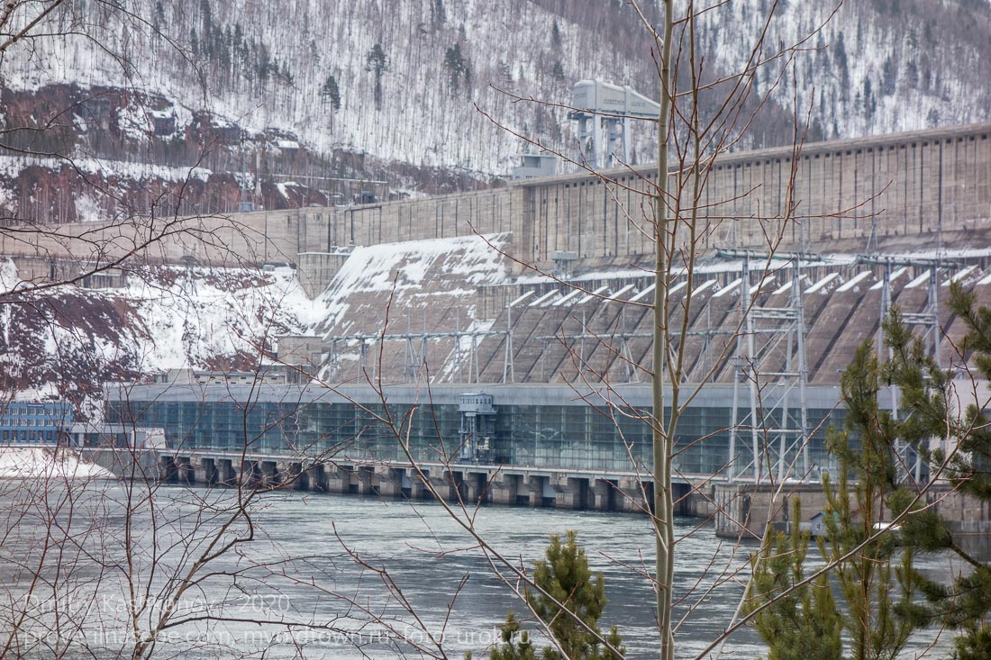Фото Красноярской ГЭС с левого берега Енисея