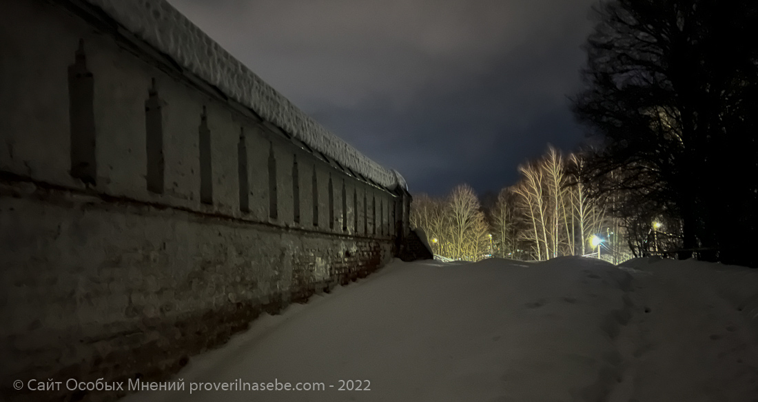 Монастырская стена. Троице-Никольский монастырь. Город Гороховец. Зимняя ночь