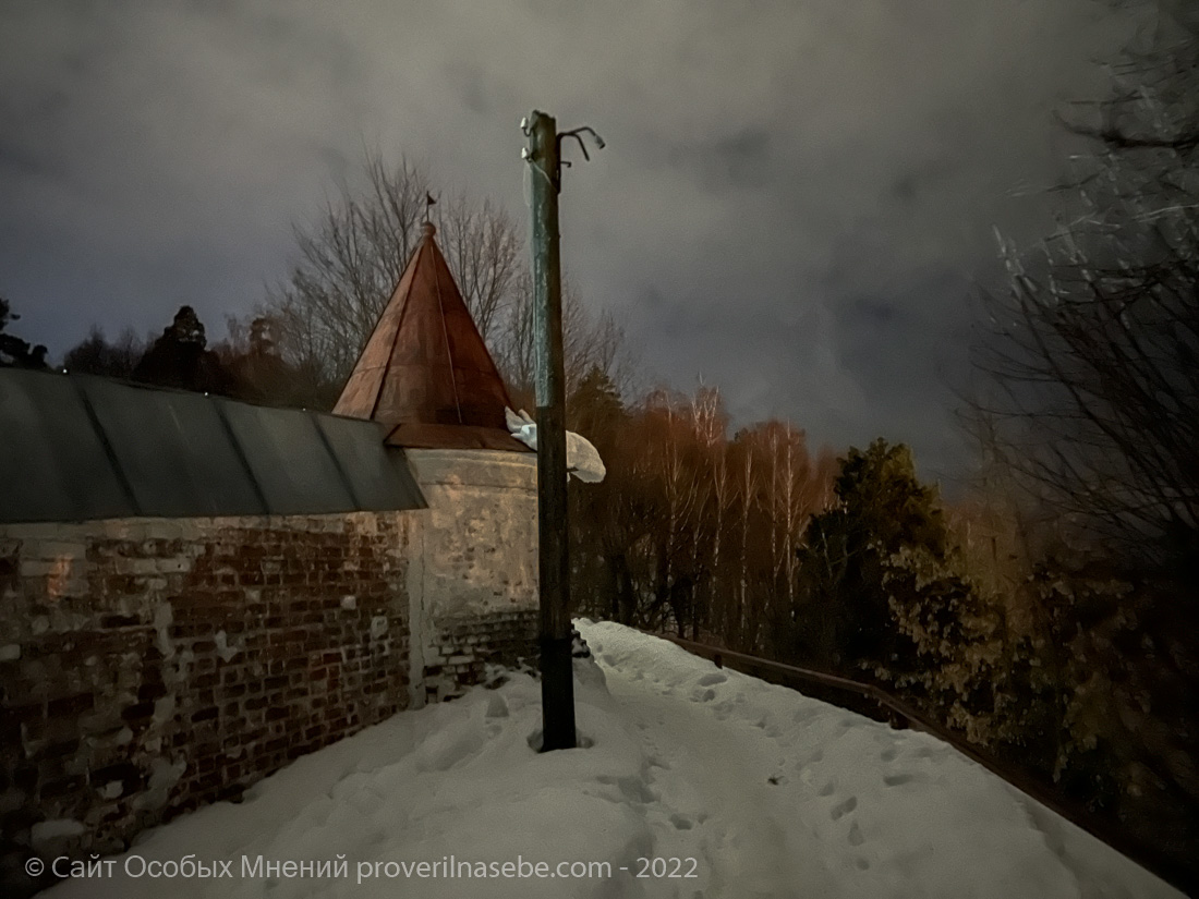 Сторожевая башня. Троице-Никольский монастырь. Город Гороховец. Зимняя ночь