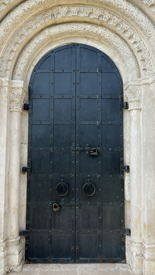 Церковь Покрова на Нерли. Ворота южного портала