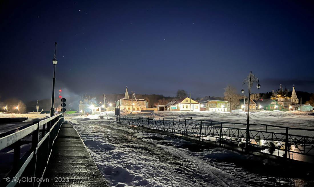 Гороховец. Ночное зимнее фото понтонного моста через Клязьму