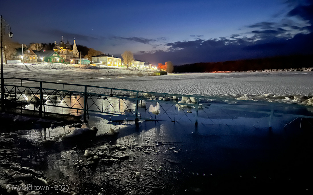 Зимнее фото понтонного моста через Клязьму