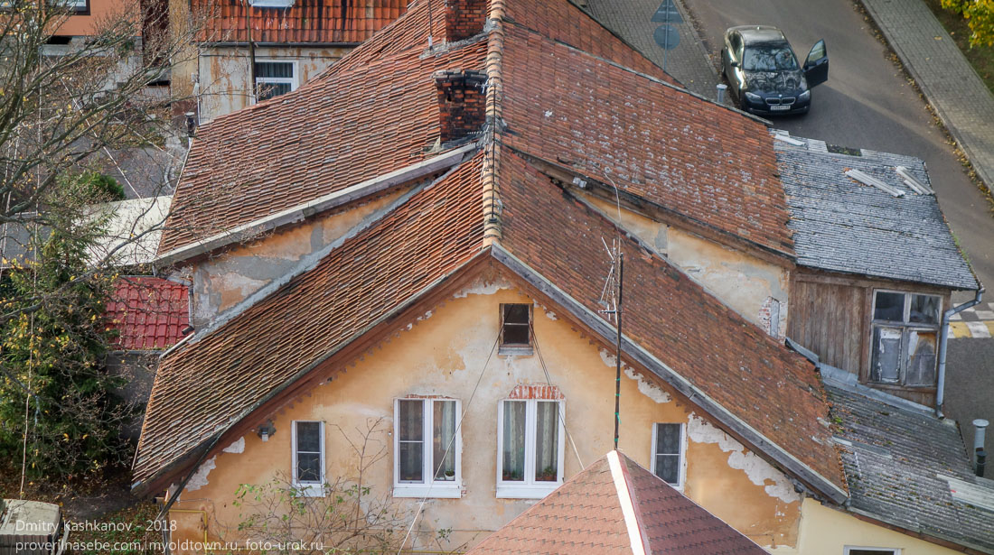 Черепичные крыши старых немецких домиков. Зеленоградск