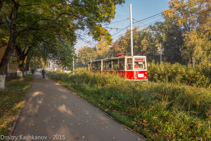 Старый красный трамвай. Фото проспекта Молодежного