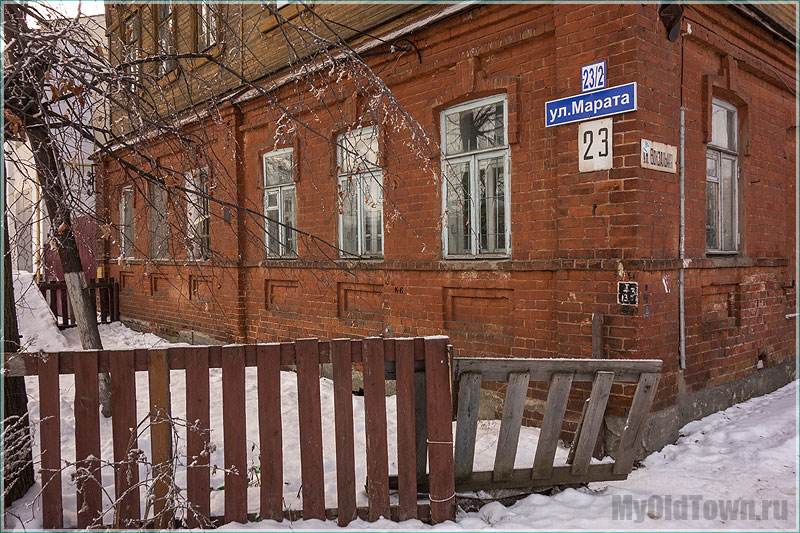 Улица Марата. Сломанный забор. Фото Нижнего Новгорода