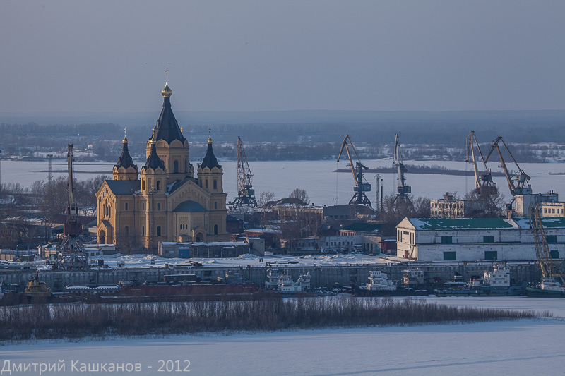 Стрелка, речной порт и собор. Весна 2012 г. Фото