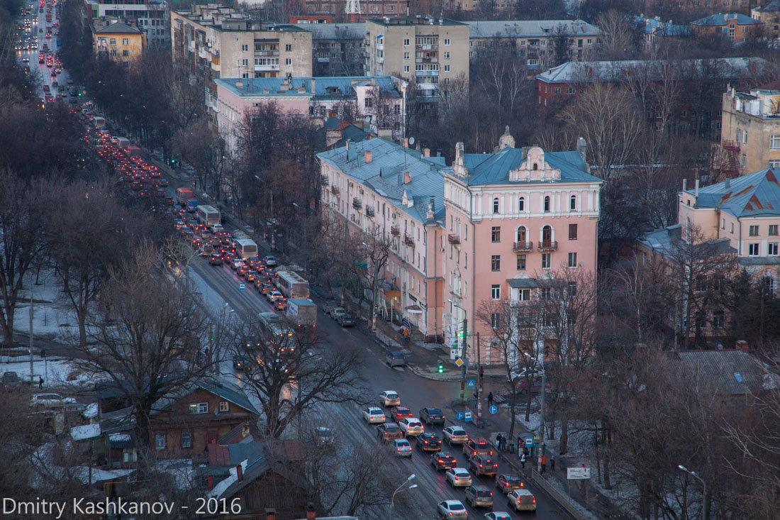 Автомобильная пробка на улице Белинского. Дом 41. Фото