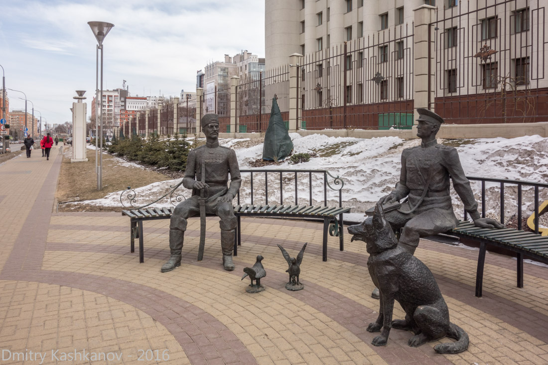 Памятник на улице Горького в Нижнем Новгороде. Фрагмент. Фото 2016 года