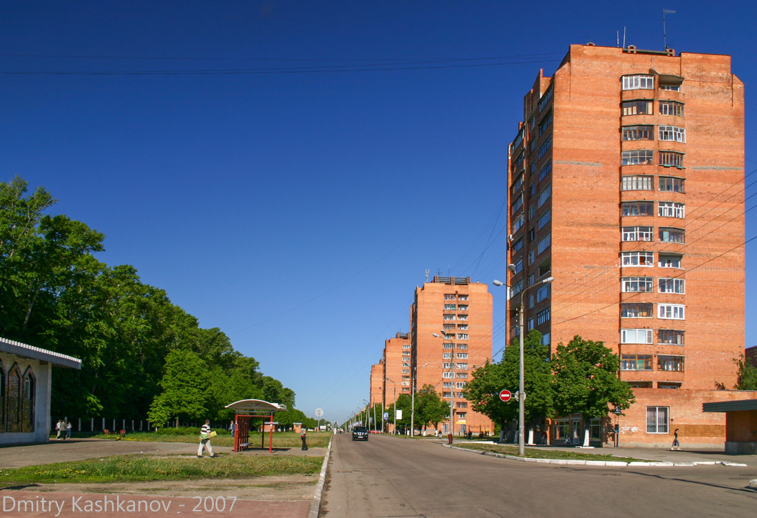 Проспект Молодежный. Красные высотки у парка. Нижний Новгород