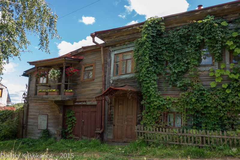 Старый дом на улице Горбунова. Город Горбатов. Фото