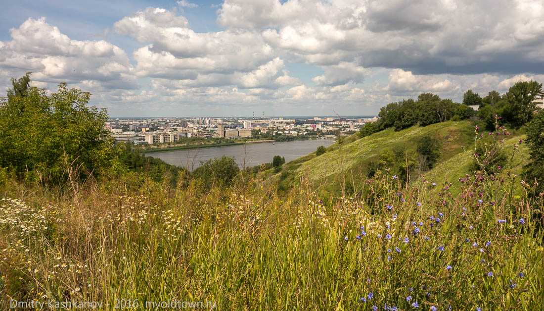 Вид на Оку и заречную часть Нижнего Новгорода