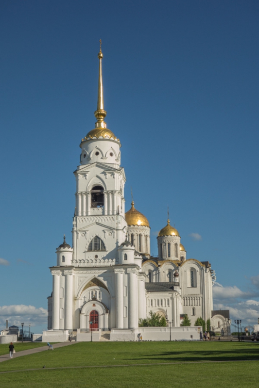 Успенский собор во Владимире. Вид издали. Фото