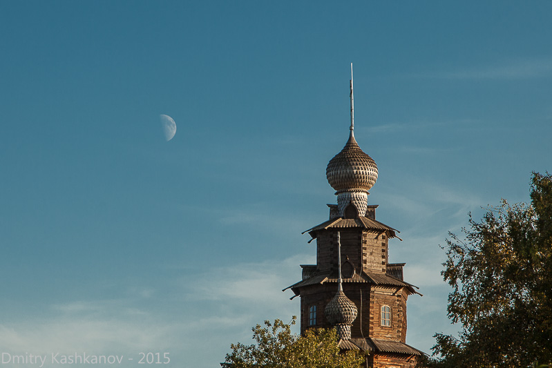 Суздаль. Преображенская церковь и Луна