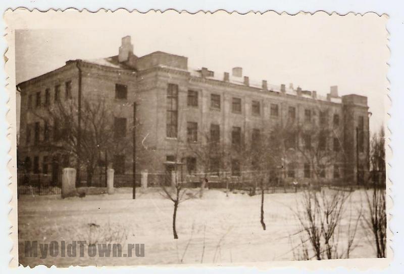 Школа № 15. Старое фото Сталинграда