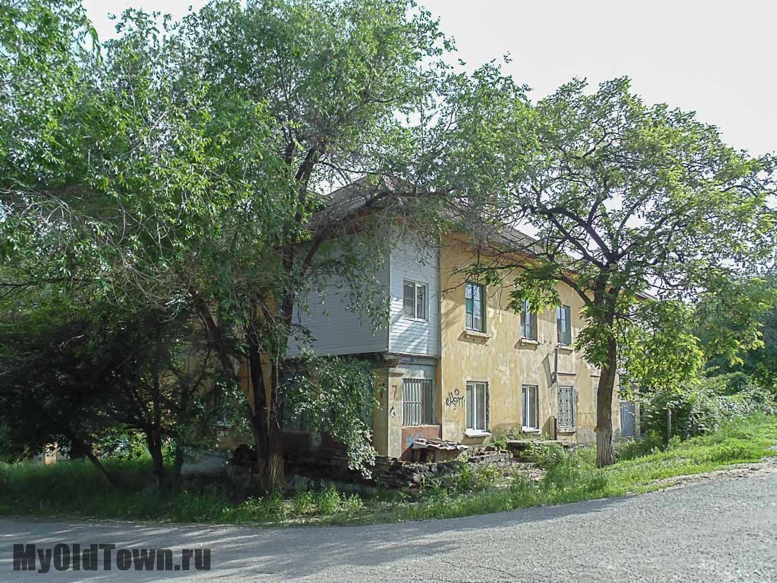 Улица Ухтомского дом 7. Волгоград. Фото старого жилого дома