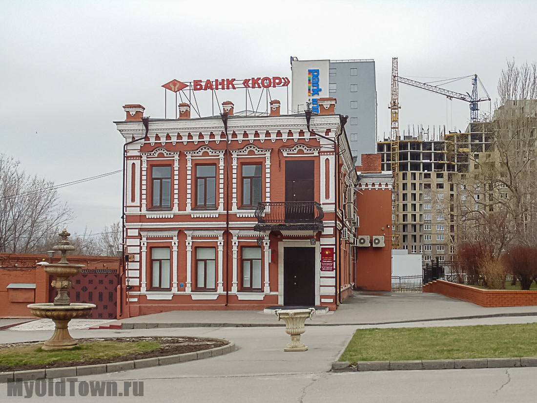 Улица Невская дом 3. Банк Кор. Фото