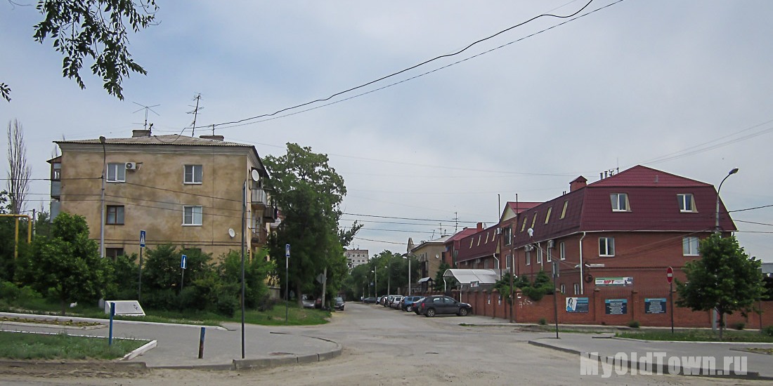 Перекресток улицы имени Ухтомского и Калининградской. Волгоград. Фото