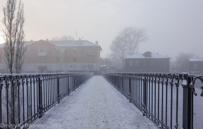 Пешеходный мостик с улицы Заломова на Гребешковский откос. Фото
