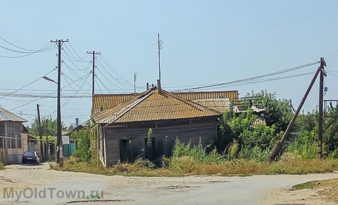 Ленинск. Фото старого деревянного дома 