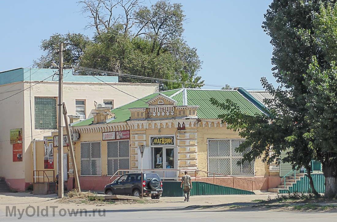 Ленинск. Фото старинного кирпичного дома