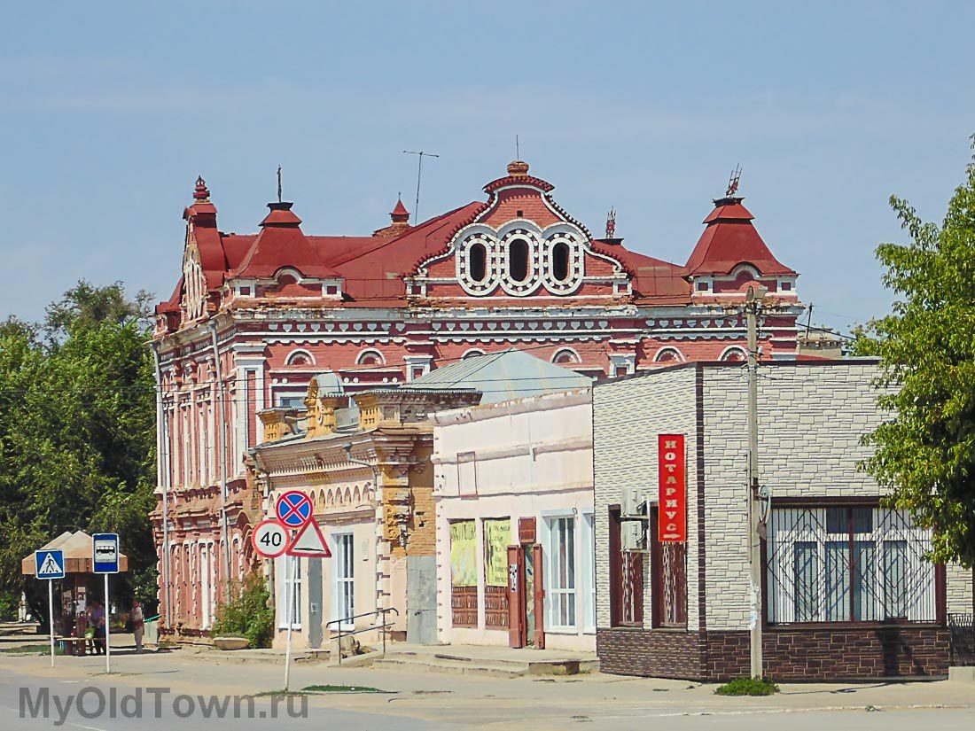 Ленинск. Фото старинного  дома 
