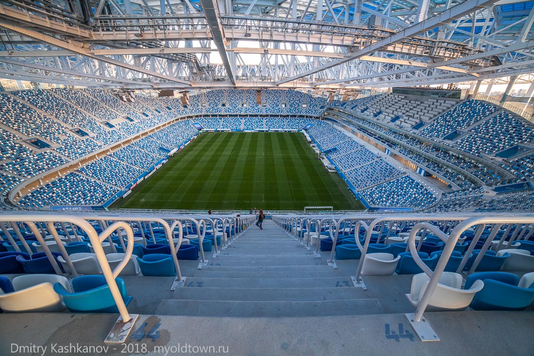 Вид с верхней трибуны на поле стадиона Нижний Новгород
