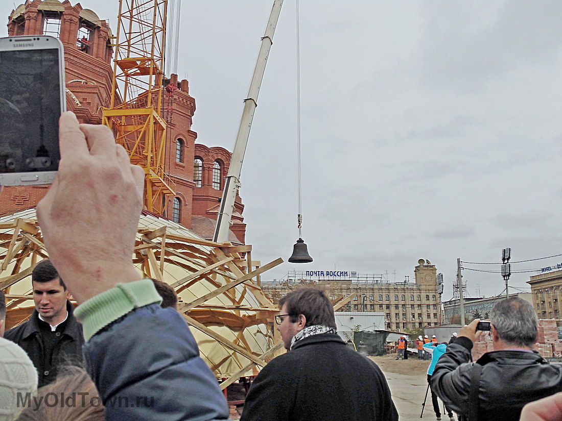 Собор Александра Невского в Волгограде.  Поднятие колоколов. Ноябрь 2018 года