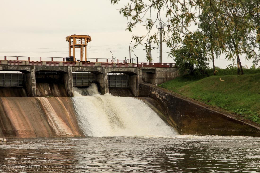Правдинская ГЭС. Сброс воды из водохранилища