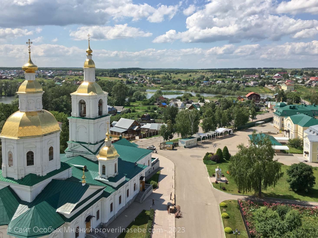 Дивеево. Вид на Казанский собор и вход в монастырь