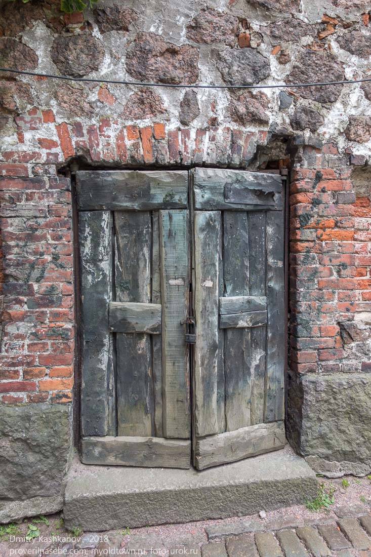 Выборгский замок. Старинная дверь