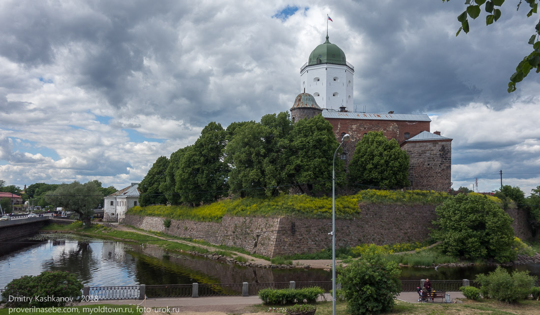 Фото Выборгского замка с набережной