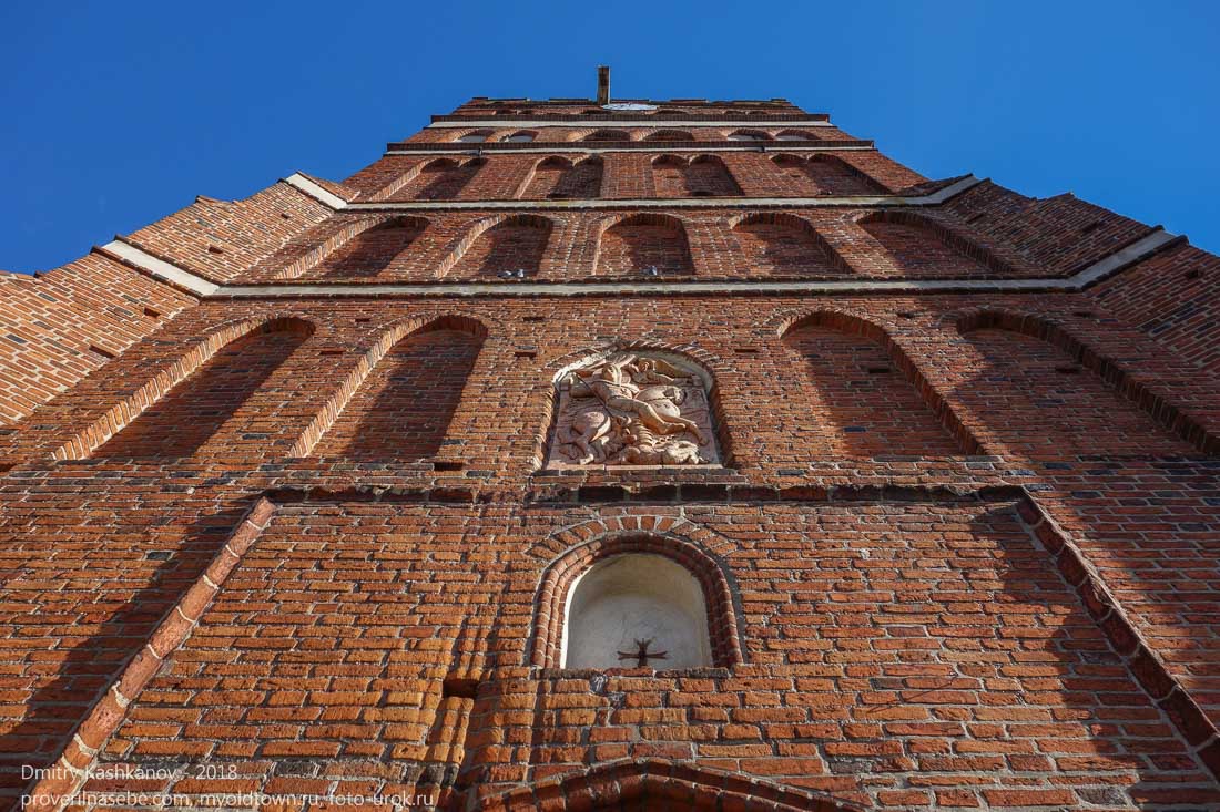 Правдинск. Георгиевская церковь. Икона на фасаде