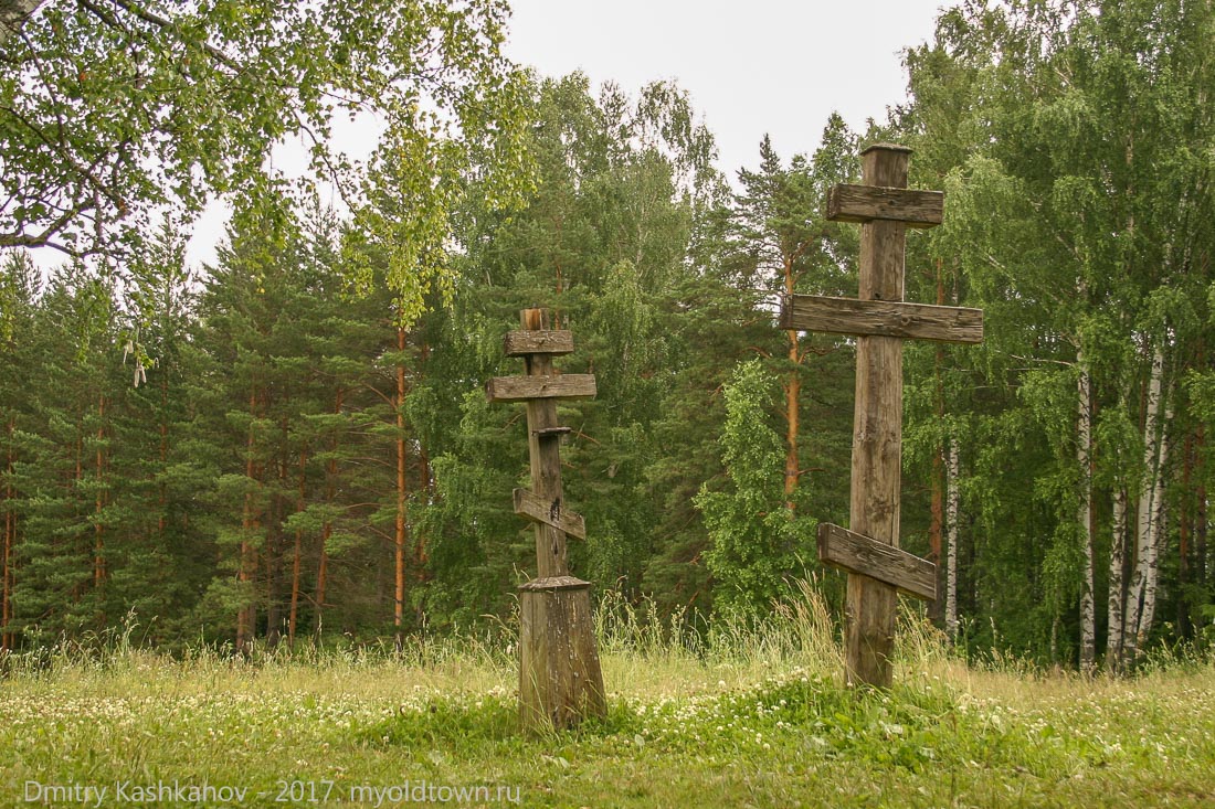 Озеро Светлояр. Деревянные кресты