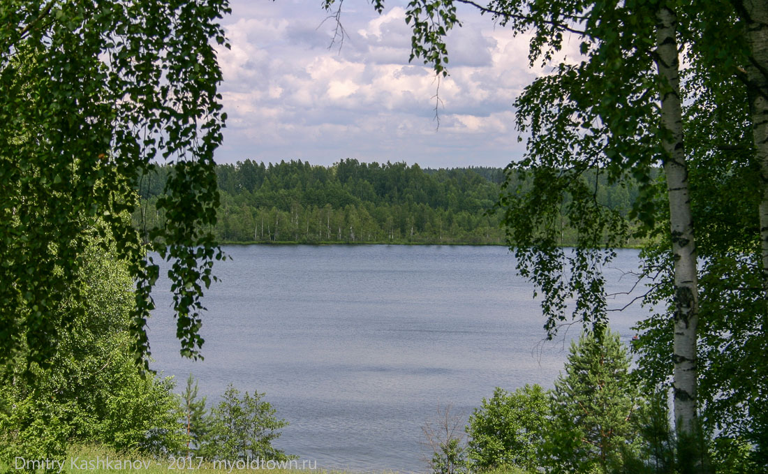 Вид на озеро от церкви