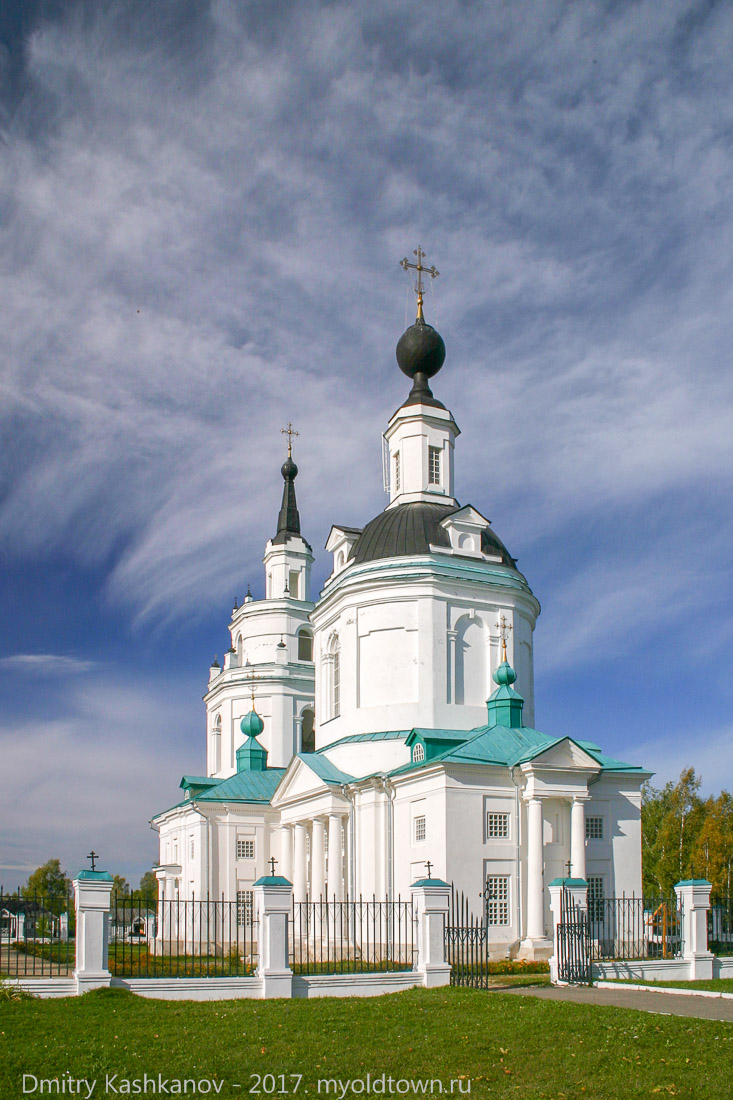 Фото Успенской церкви в селе Большое Болдино близ музея Пушкина