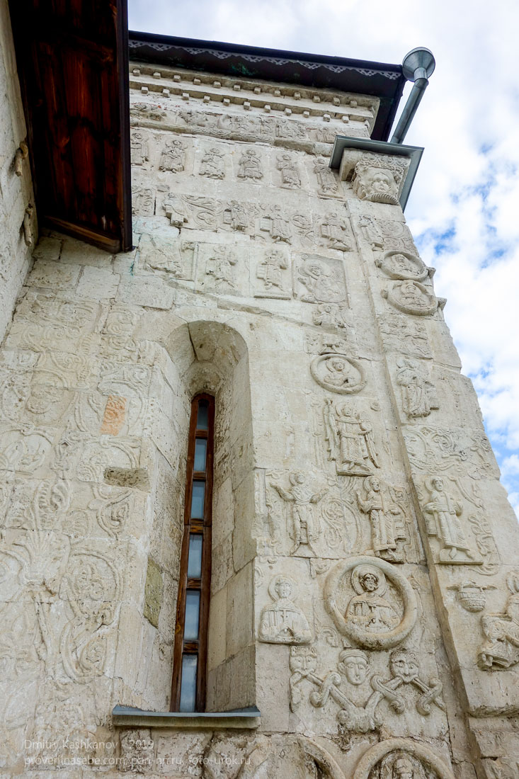 Фрагмент северного фасада Георгиевского собора в Юрьев-Польском