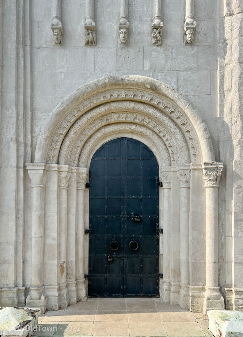 Церковь Покрова на Нерли. Ворота южного портала