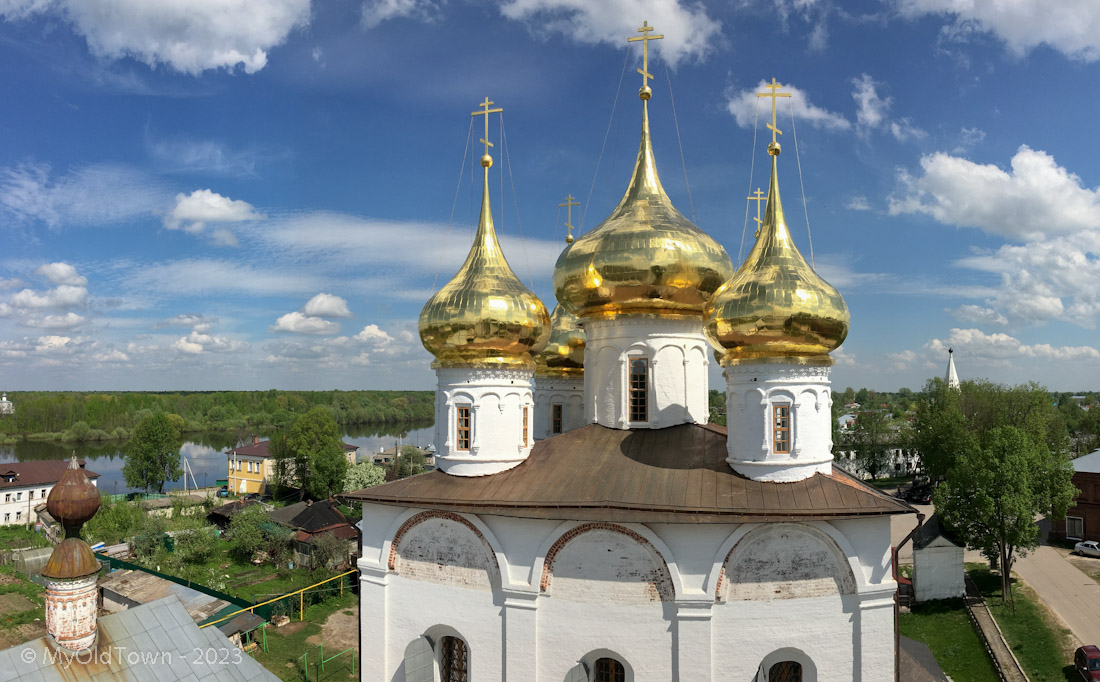 Гороховец. Золотые купола Благовещенского собора. 2022 год
