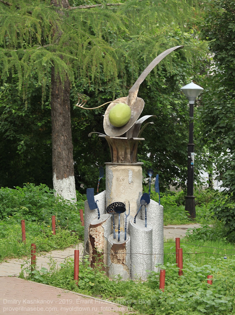 Памятник ложке в Нижнем Новгороде