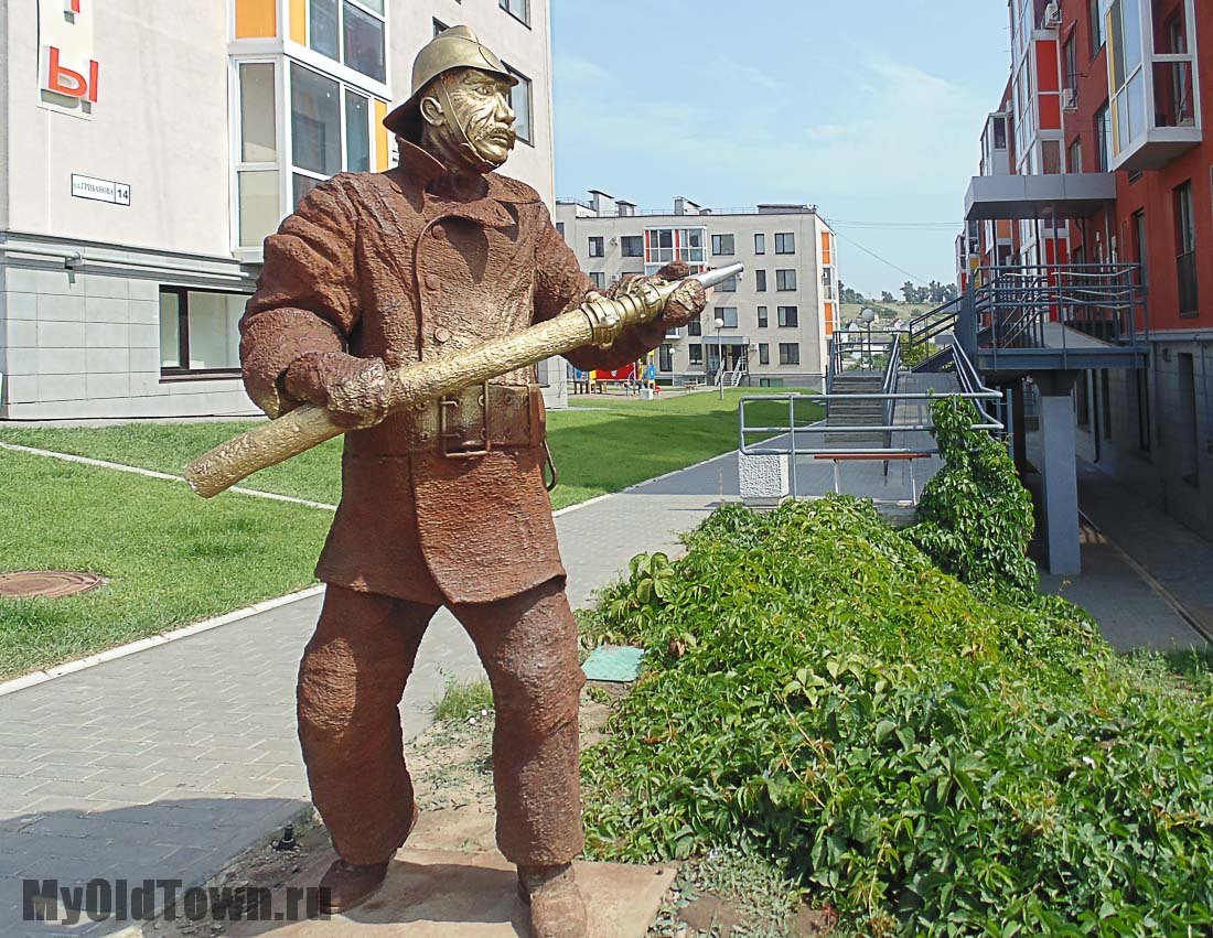 Памятник пожарному. Волгоград. Фото