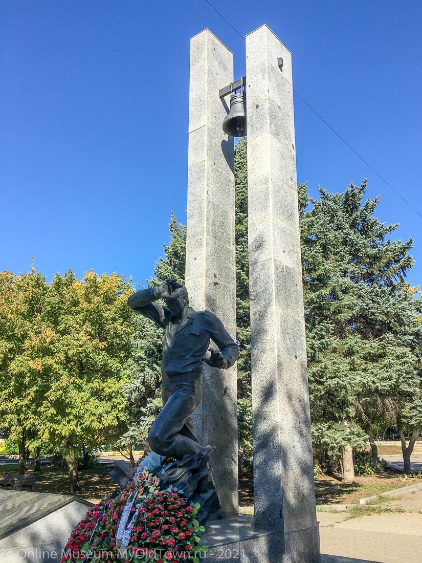 Памятник ростовчанам - ликвидаторам аварии а Чернобыльской АЭС