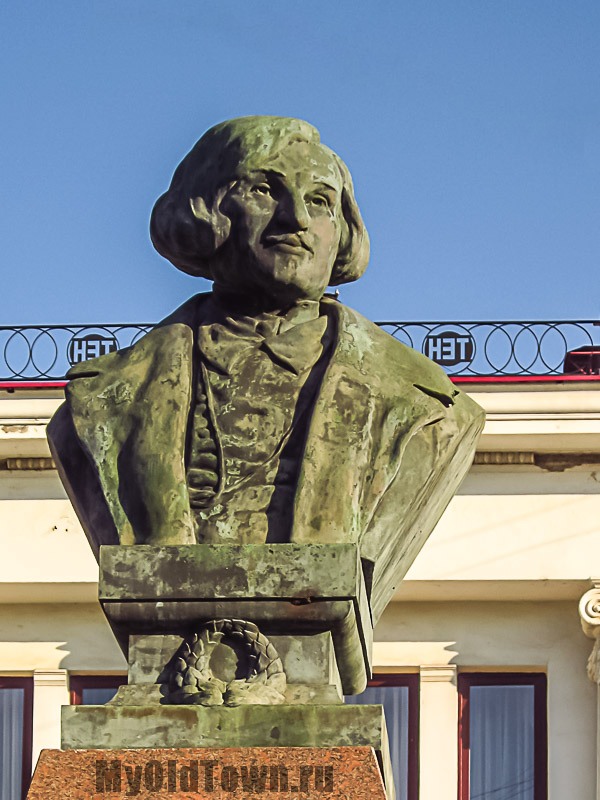 Памятник Н.В. Гоголю. Фото
