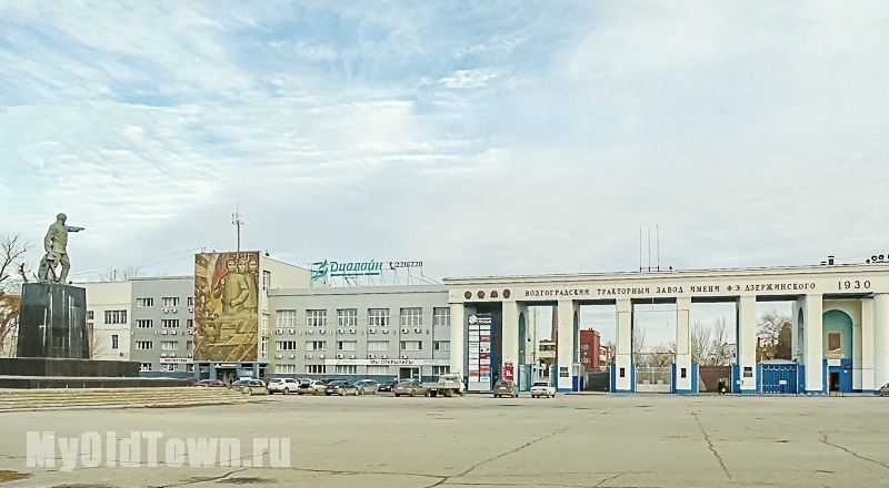 Фото памятника Дзержинскому и мозаичное панно 